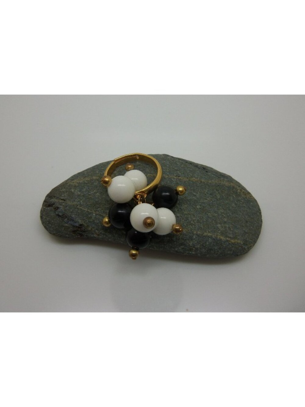 Fun Vtg Black and White Cha-Cha Bead Ring Pinkie Adjustable Retro